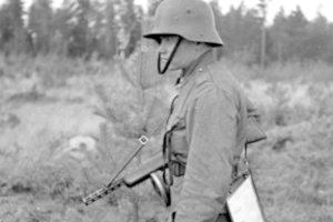 Per mišką traukė šimtas kareivių – vienam iš perplėštos šlaunies kraujas sruvo į batą