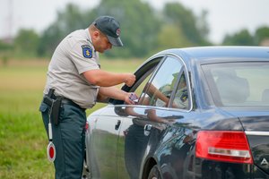 Naujoji vairuotojų dokumentų tvarka atskleidė neigiamų dalykų
