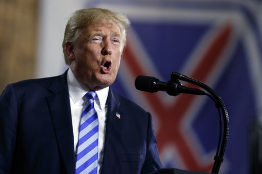 Iš pareigūnų, susijusių su „Rusijos tyrimu“, D. Trumpas atims prieigą prie slaptų duomenų