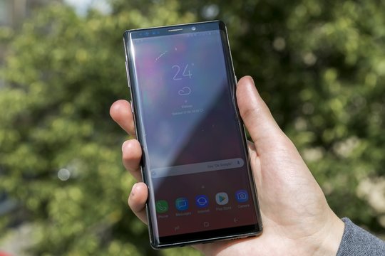 Atsakė, kodėl „Samsung Galaxy Note9“ yra nuobodus, brangus, bet vis tiek nuostabus