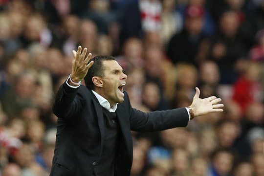 „Bordeaux“ klubas savaitei suspendavo trenerį Gusą Poyet