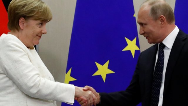 Intriguojančios derybos: Angela Merkel Berlyne susitiks su Vladimiru Putinu