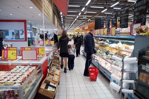 Perspėjo, kas nutiks apribojus prekybos centrų darbo laiką: kentės tūkstančiai