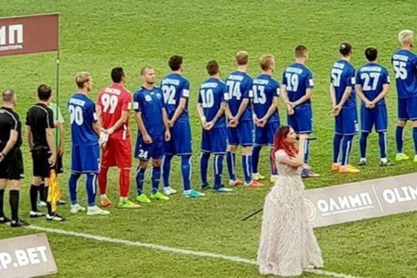  Ukrainietis V.Fedorivas nepanoro per Rusijos himną atsisukti į vėliavą?<br> sport24.ru