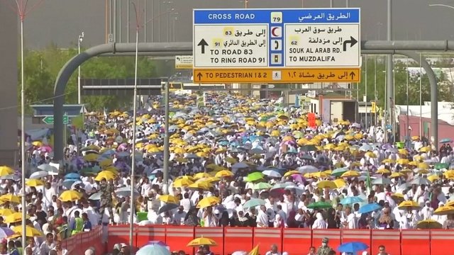 Tūkstančiai piligrimų plūsta į musulmonams šventą Mekos miestą