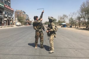 Afganistano sostinė atakuota raketomis, vyksta susirėmimai