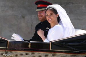 Paaiškėjo aštriai aptarinėtos Meghan Markle vestuvinės suknelės likimas