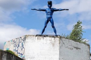 Ant Salduvės piliakalnio Šiauliuose iškils moderni nuogo kario skulptūra