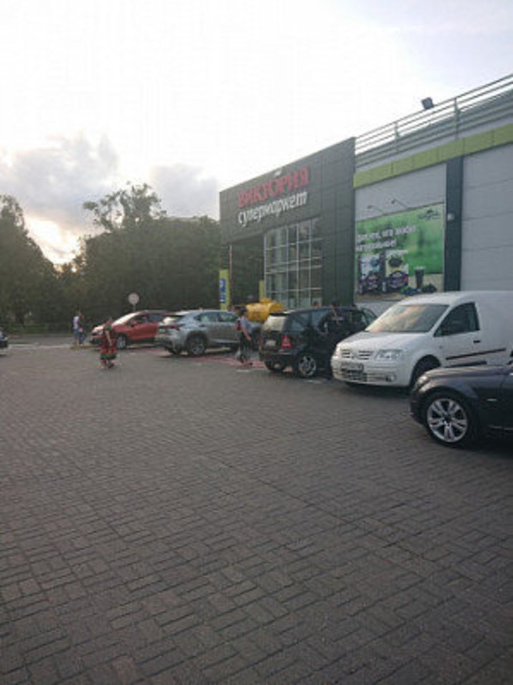  Kaliningrado policija paskelbė, kad rugpjūčio 20 dienos vakarą vieno prekybos centrų aikštelėje įvyko incidentas.<br> Socialinių tinklų nuotr.