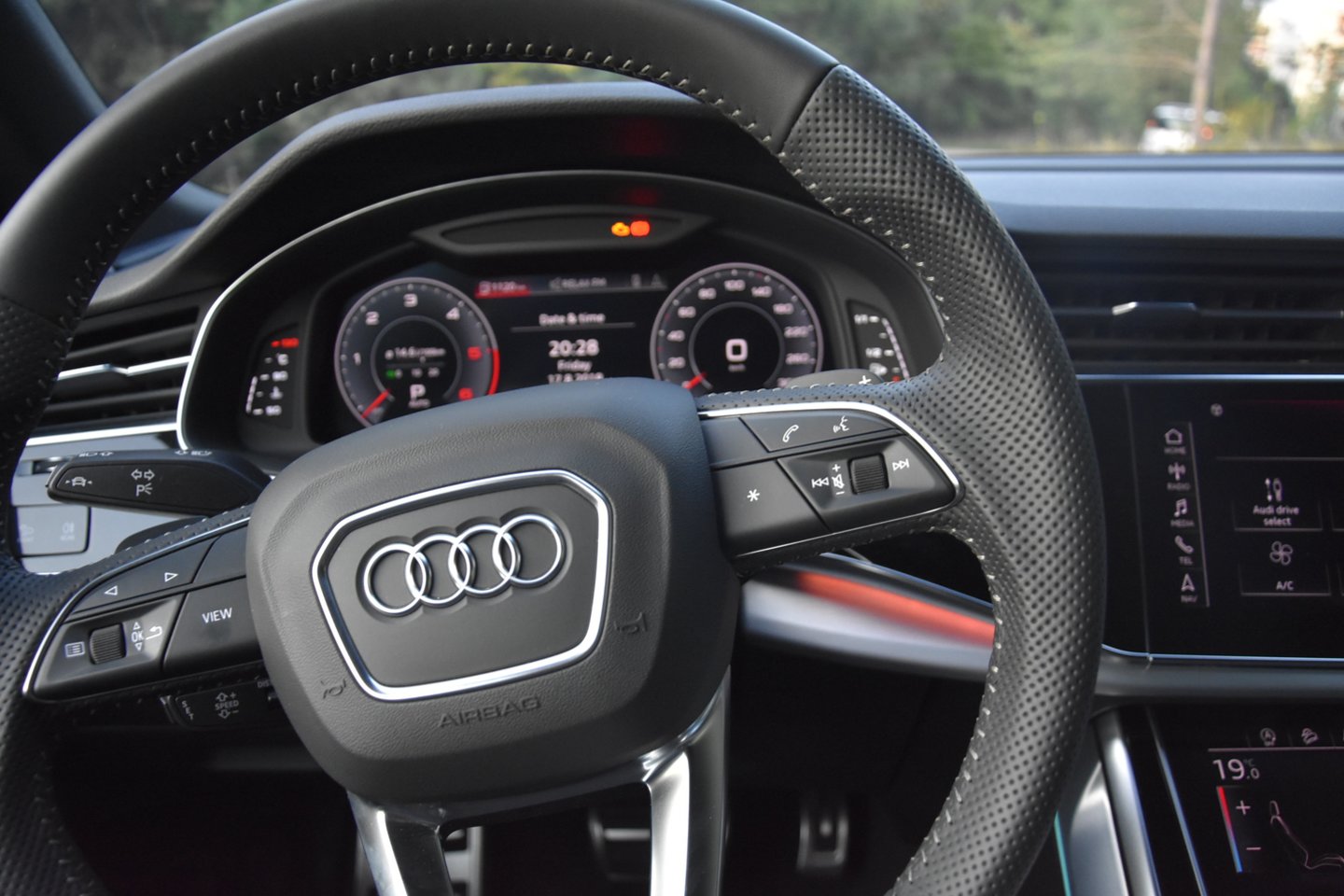  „Audi Q8“ yra dailesnė ir sportiškesnė didžiojo Q7 versija.<br> S. Rinkevičiaus nuotr.