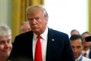 Donaldas Trumpas sako, kad jo apkaltos atveju JAV ekonomika žlugtų
