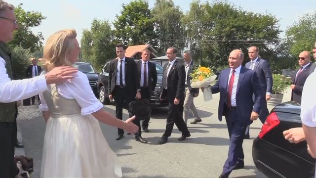 Sukėlęs skandalą vestuvėse Vladimiras Putinas paaiškino savo sprendimą
