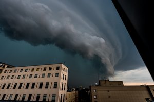 Šalį draskys pavojingas škvalas, žemę plaks galingos liūtys: audra nesibaigs net naktį