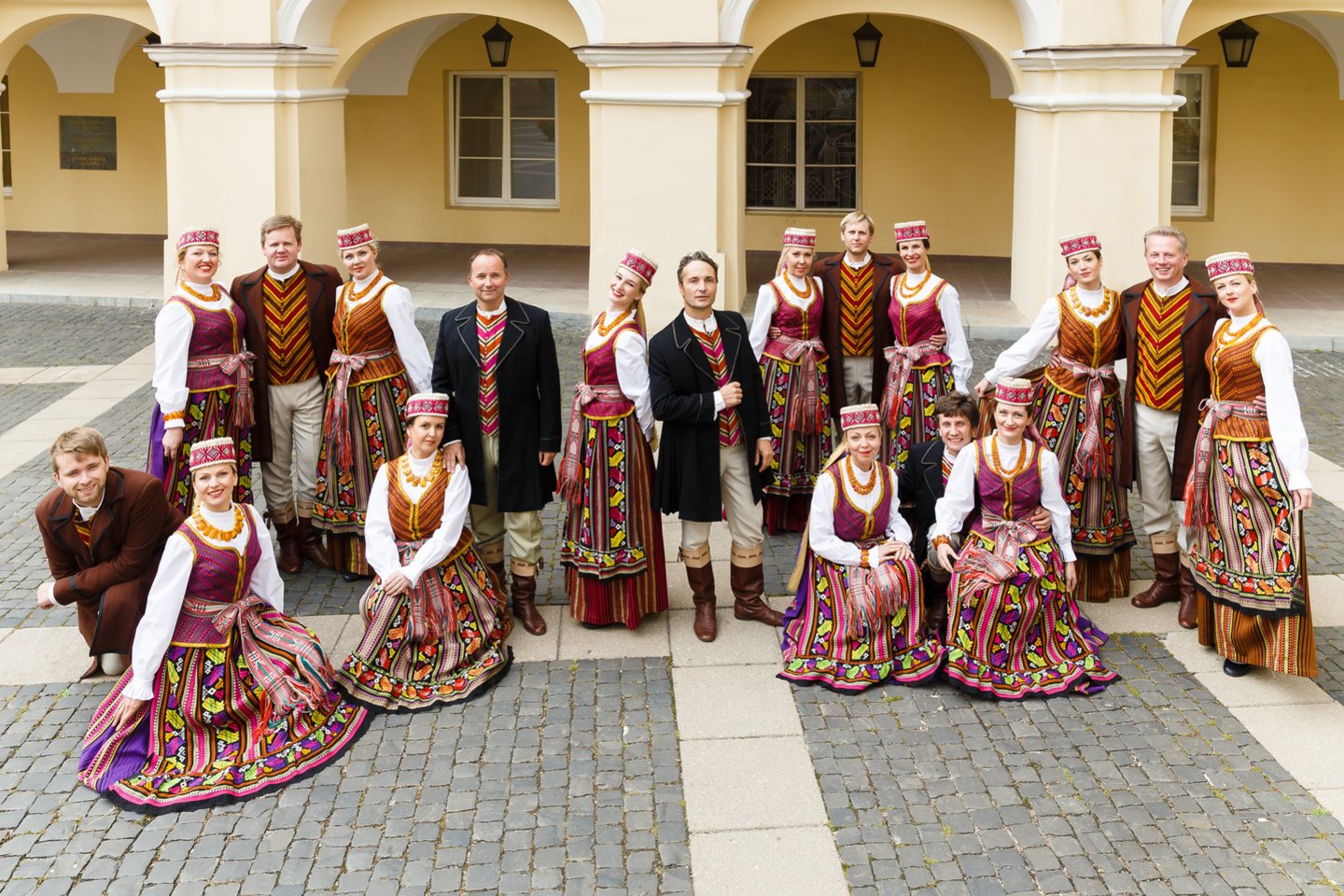 Ansamblis „Lietuva“ ir folkroko grupė „Žalvarinis“. parengė bendrą programą „Švęskime laisvę“.