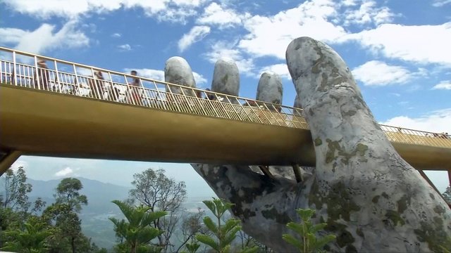 Unikalus 2 mlrd. dolerių kainavęs tiltas Vietnamo kalnuose pakerėjo pasaulį
