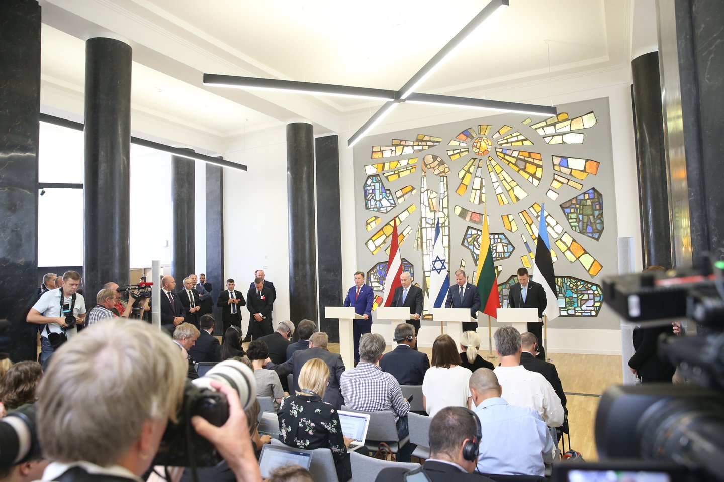 B.Netanyahu su Baltijos valstybių premjerais susitiko Nacionalinėje Martyno Mažvydo bibliotekoje.<br> R.Danisevičiaus nuotr.