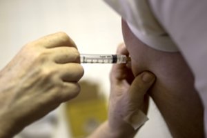 Rusų troliai dirba nesustodami: šįkart skleidžia melagingą informaciją apie skiepus