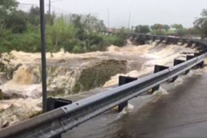 Uraganas Havajuose sukėlė potvynius ir nuošliaužas