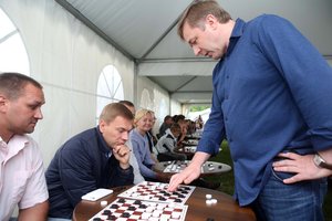 „Laisvės piknikas“ Kaune: vienintelis N. Puteikis, R. Karbauskio šaškės ir politikų pramogos