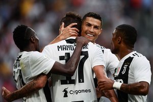 „Juventus“ be Cristiano Ronaldo įvarčių pergalingai žygiuoja Italijoje