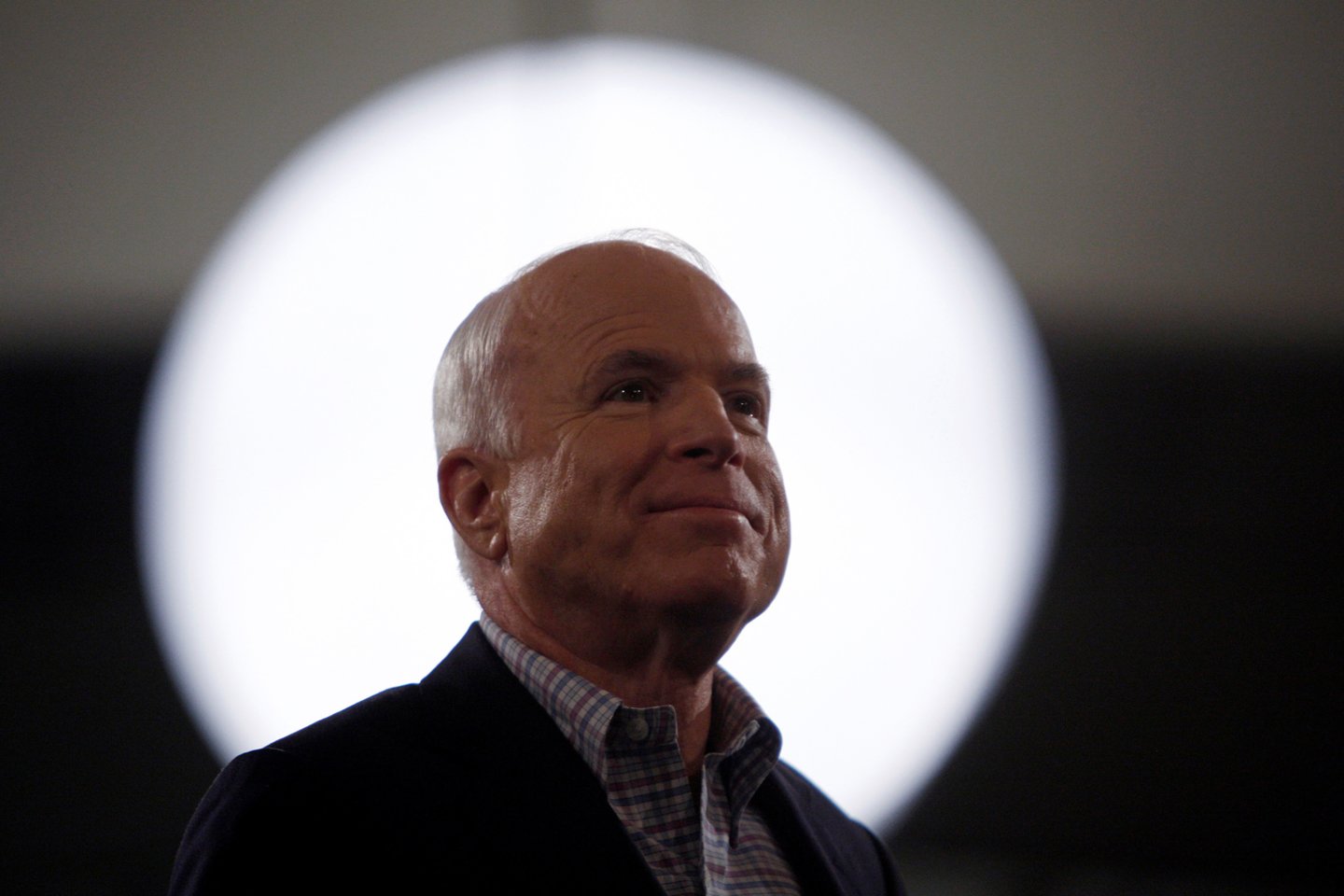 J.McCainą palaužė sunki liga. <br> Reuters/Scanpix nuotr.