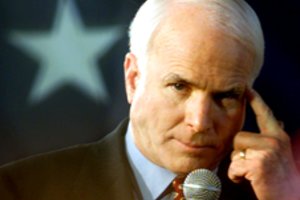  Po nutraukto gydymo mirė JAV senatorius Johnas McCainas