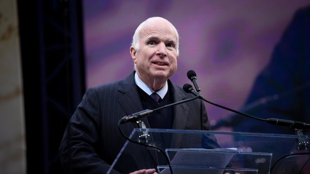 Užgeso senatoriaus Johno McCaino gyvybė