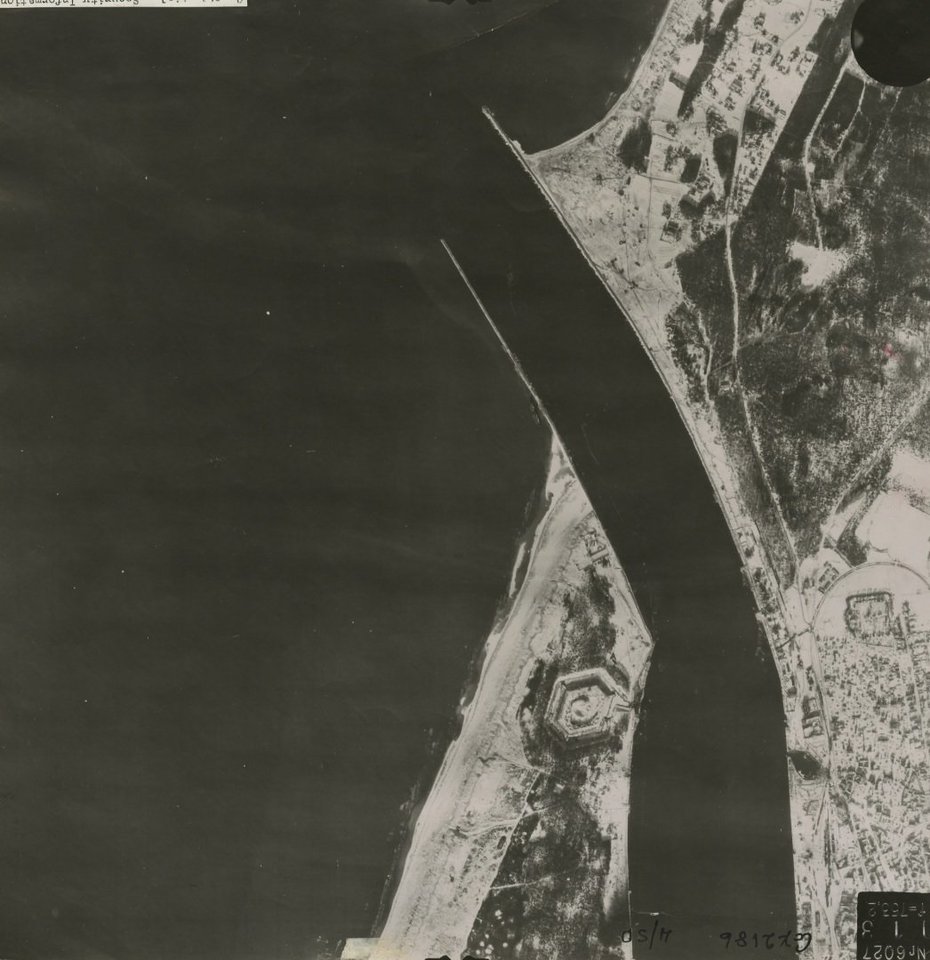 Klaipėda ir dalis Kuršių nerijos 1945 m. vasario 21 d.<br>Lietuvos centrinio valstybės archyvo (LCVA) skaitmenintų aerofotografijų kolekcija iš JAV nacionalinio archyvo (National Archives and Records Administration (NARA)