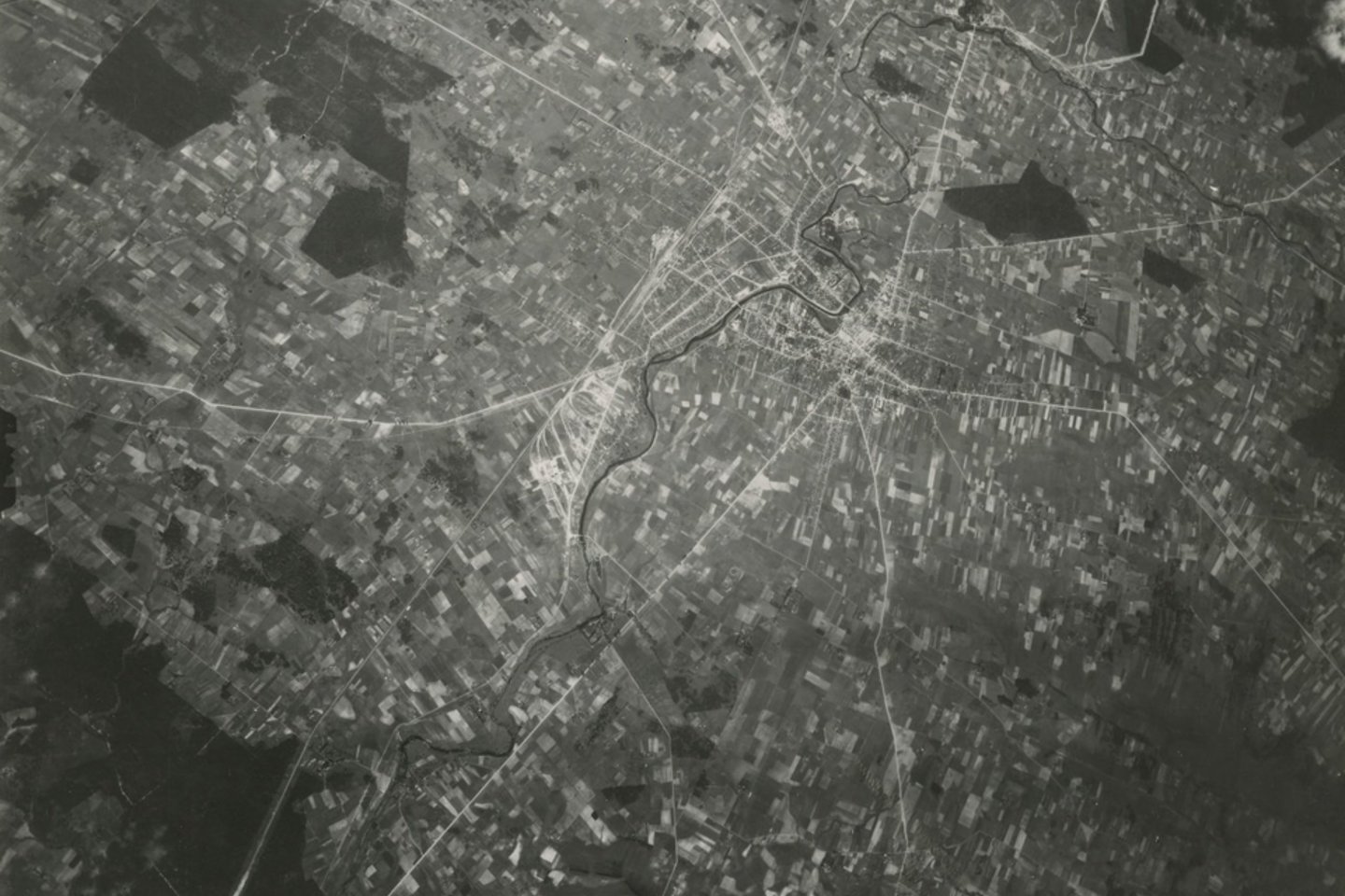 Panevėžio miestas 1944 m. liepos 29 d.<br>Lietuvos centrinio valstybės archyvo (LCVA) skaitmenintų aerofotografijų kolekcija iš JAV nacionalinio archyvo (National Archives and Records Administration (NARA)