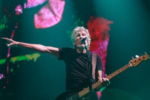 „Pink Floyd“ legenda R. Watersas surengė šou Kaune: rokas, politika ir Lietuvos vaikai scenoje