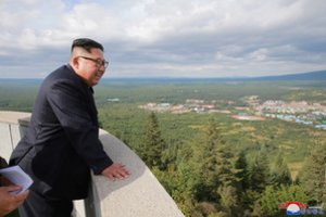 Šiaurės Korėja perspėja apie galimą karą ir teigia, kad JAV ruošiasi pulti Pchenjaną