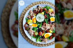 Lengvai vakarienei – legendinės Nicos salotos. Lėkštės ištuštės bematant