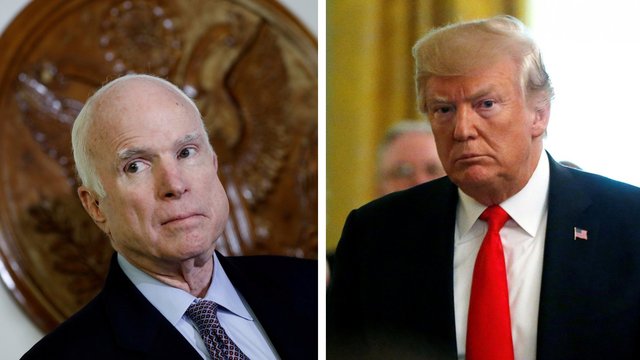 Donaldo Trumpo veiksmai po Johno McCaino mirties sulaukė kritikos bangos