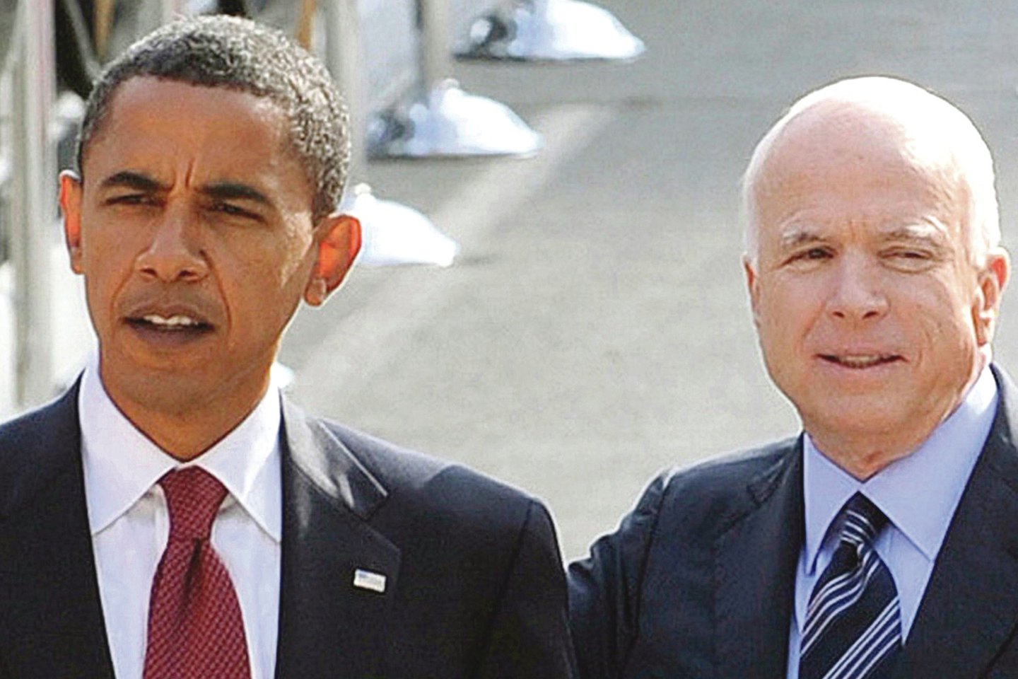 B.Obama (nuotr. kairėje) ne kartą gyrė savo konkurentą 2008 m. rinkimuose.<br>Reuters/„Scanpix“ nuotr.