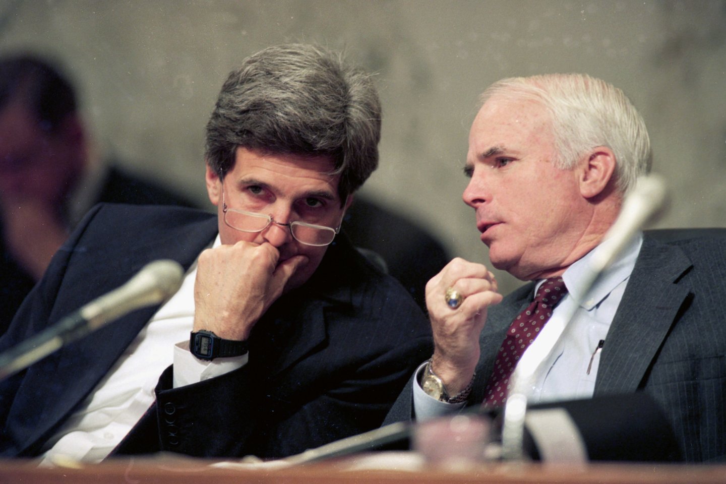 J.McCainas 60 gyvenimo metų paskyrė tarnybai JAV. Vietnamo karo metais žiauriai kankintas, jis vėliau prieštaravo tokių metodų naudojimui kalėjimuose ir ieškojo abiejų JAV partijų kompromiso.<br> AP nuotr.
