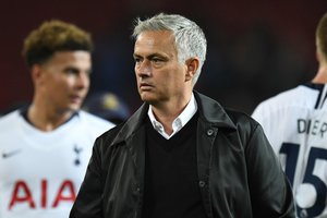 Jose Mourinho šou: rėžė monologą ir paliko spaudos konferenciją