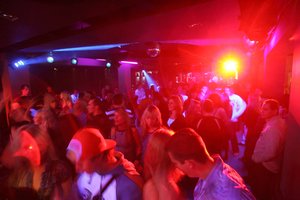 Patikrino naktinius klubus: drabužinėje slėpė pluoštą eurų, gėrimai – neaiškūs