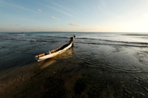 Prie Vladivostoko krantų aptikta galimai iš Šiaurės Korėjos nudreifavusi valtis su lavonu