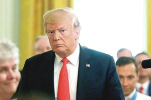 Donaldas Trumpas teigia, kad „Google“ tyčia rodo jam nepalankius paieškos rezultatus