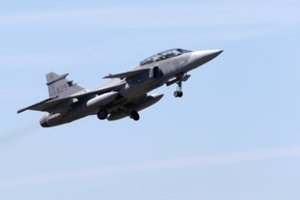 Estų karinis laivynas sunaikino aviacinę bombą būsimos „Balticconnector“ trasos