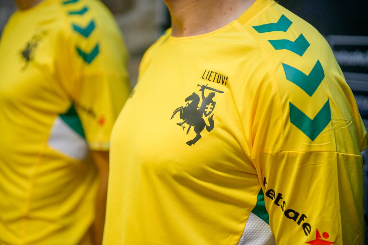  Lietuvos futbolo federacija pristatė mūsų šalies futbolo rinktinės aprangą ir tikino, kad ji unikali<br> J.Stacevičiaus nuotr.