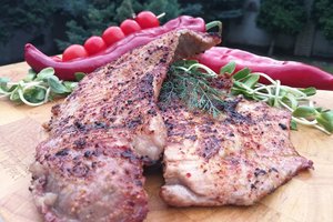 Burnoje tirpstantis ypatingas kiaulienos kepsnys