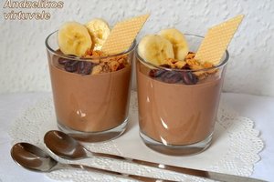 Varškės, bananų ir šokolado desertas: darbo nedaug, o rezultatas – puikus 