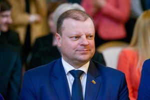 S. Skvernelis ragina atidžiau spręsti klausimus dėl valdininkų atleidimo