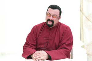 Veiksmo filmų žvaigždė Stevenas Seagalas ketina Rusijoje atidaryti aikido mokyklą