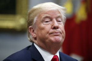 Donaldas Trumpas „idiotu“ pavadino „Watergate“ skandalą atskleidusį reporterį 