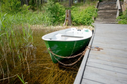Ežero viduryje sąmonės netekusį žvejį gelbėjo ugniagesiai, jis neišgyveno