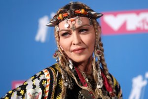 Nusirengusi iki apatinių 60-metė Madonna parodė daugiau nei norėjo