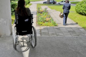 Neįgaliųjų integracija į darbo rinką: pašalpomis daroma didžiulė meškos paslauga?