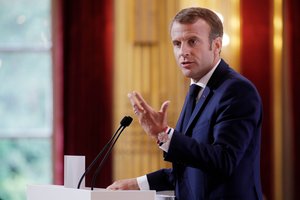 Emmanuelis Macronas siūlo „pergalvoti Europos saugumo architektūrą“
